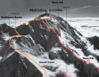 McKinley (zpadn strana), erven West Rib, oranov Washburn Route. (foto: kniha World Mountaineering)